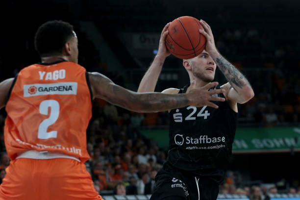 己的职业生 己的职业生