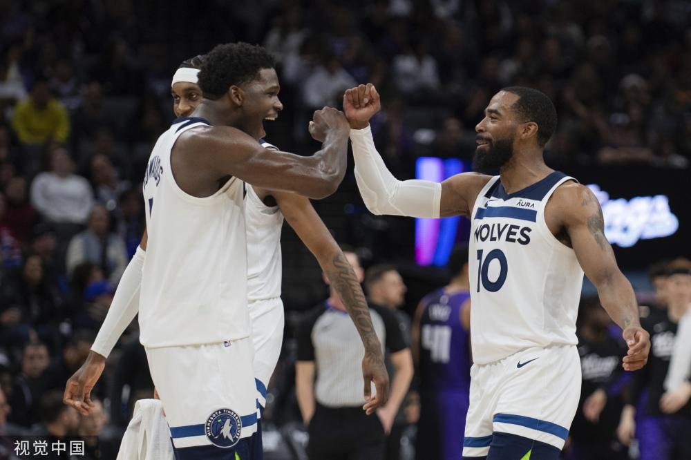 的目光纷纷 的目光纷纷